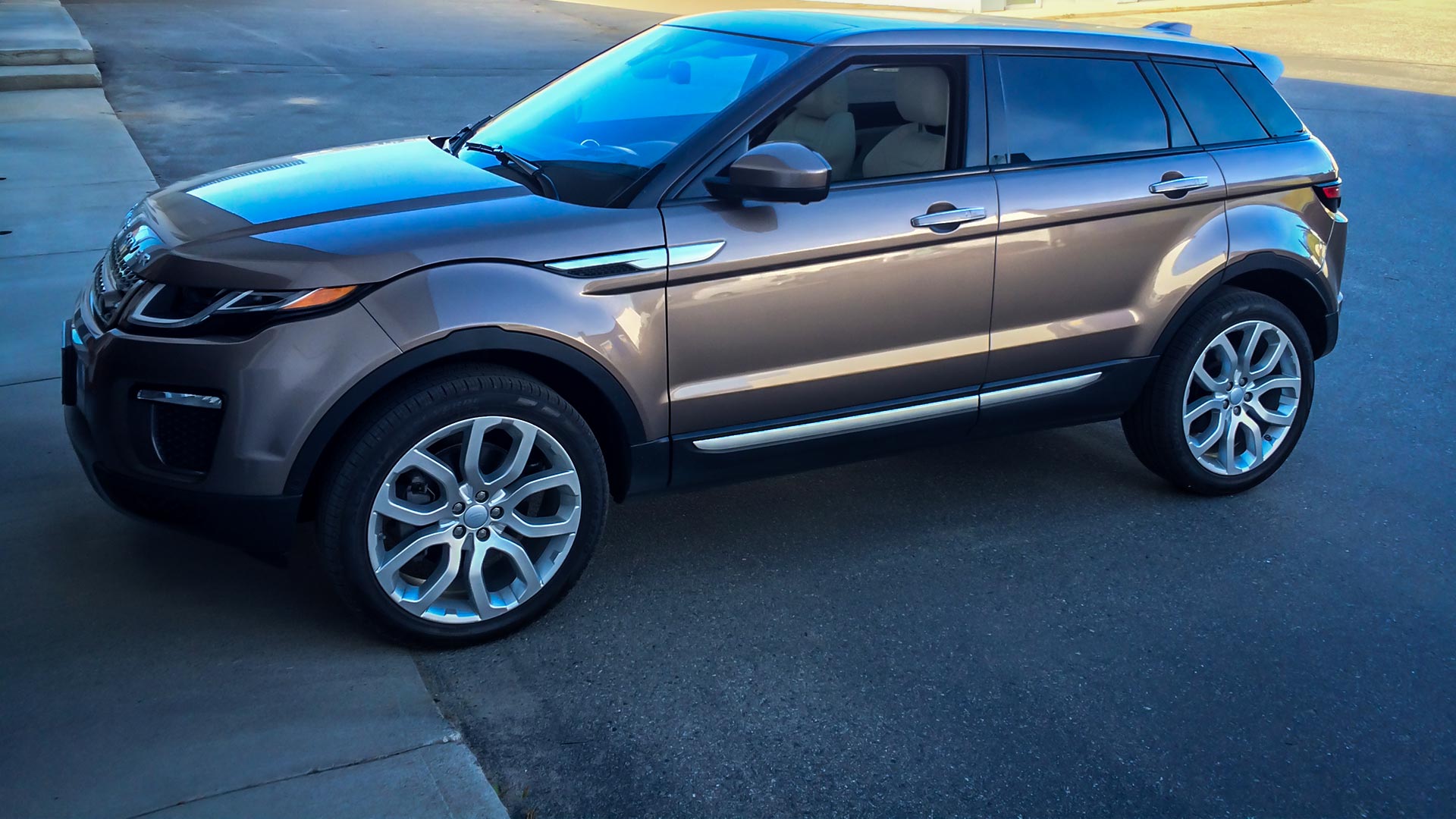 2016 Range Rover Evoque with Fender Dent